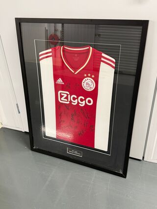 Officieel gesigneerd ingelijst Ajax shirt seizoen 2022-2023 Adidas, AF